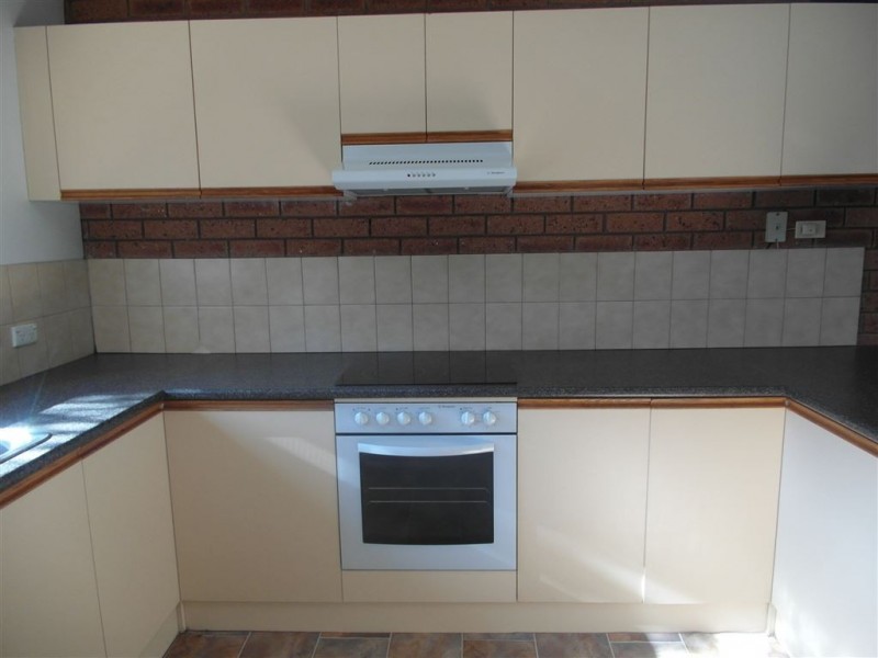 2/24 Kensington Road, Leopold VIC 3224