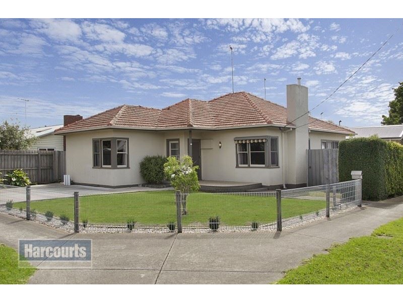 11 Charlotte Avenue, Newcomb VIC 3219