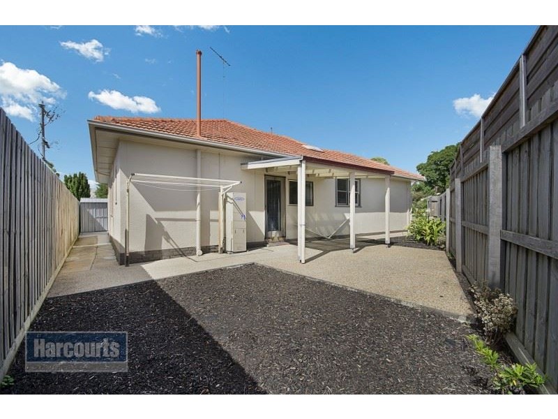 11 Charlotte Avenue, Newcomb VIC 3219