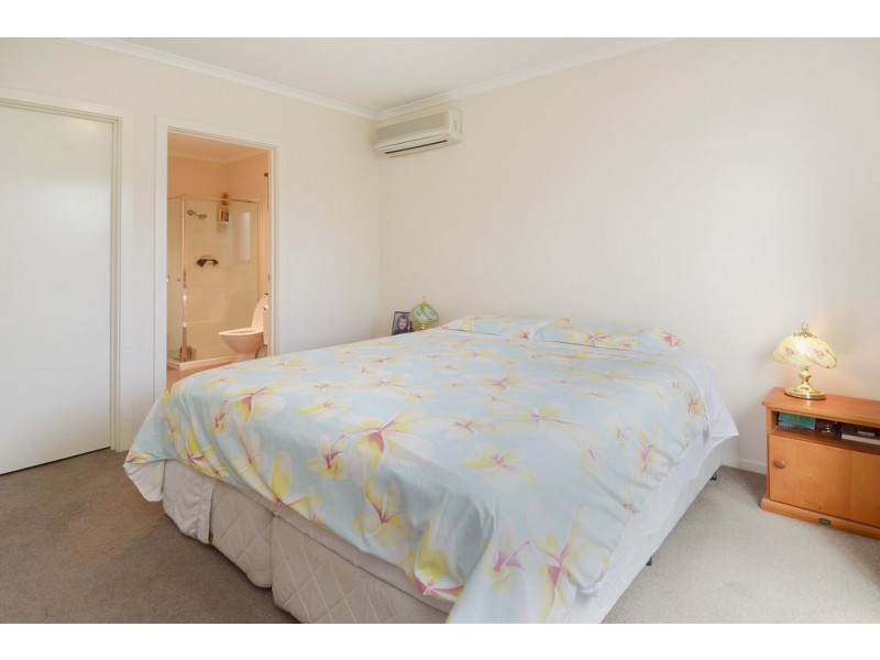 1/15 Trenton Parade, St Albans Park VIC 3219