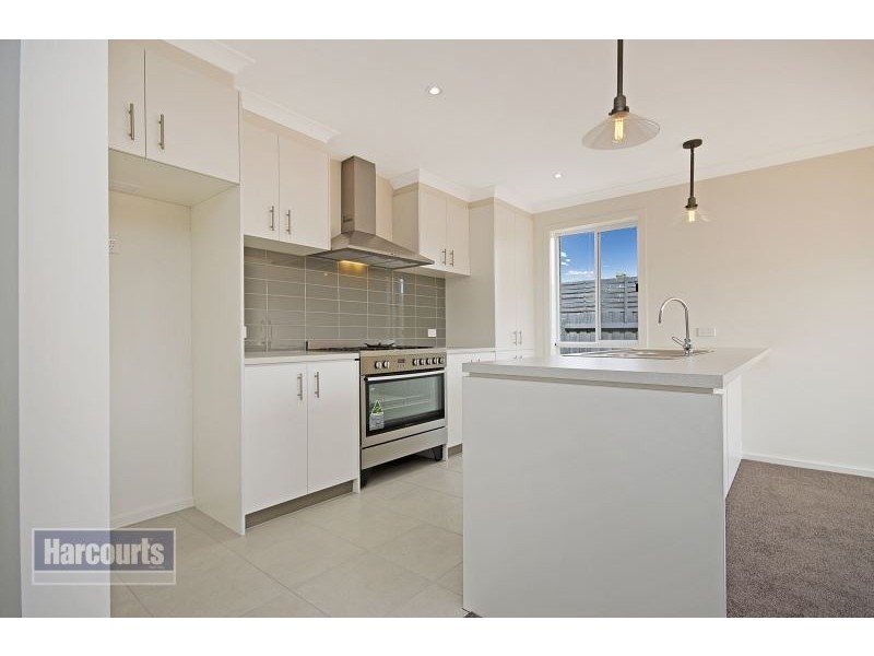 2/34 Glover Street, Newcomb VIC 3219