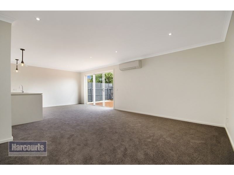 2/34 Glover Street, Newcomb VIC 3219