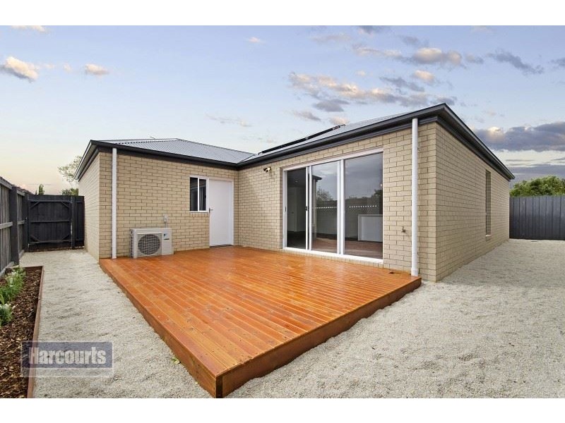 2/34 Glover Street, Newcomb VIC 3219