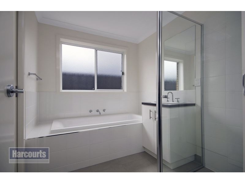 2/34 Glover Street, Newcomb VIC 3219