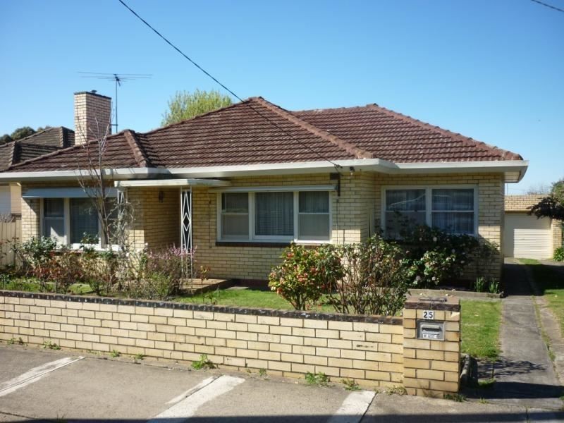 25 Bayview Parade, Hamlyn Heights VIC 3215