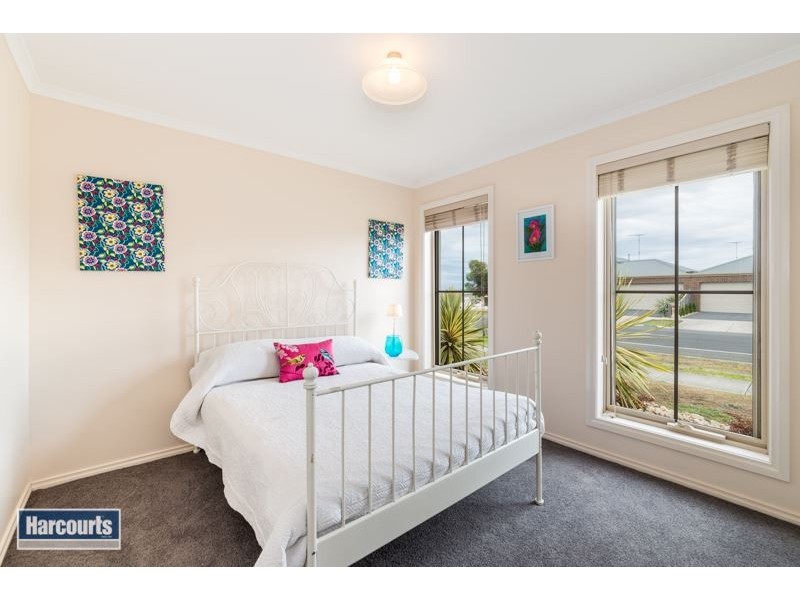 1 Newhaven Avenue, St Albans Park VIC 3219