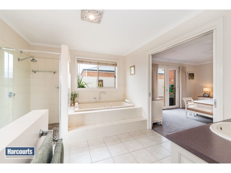 1 Newhaven Avenue, St Albans Park VIC 3219