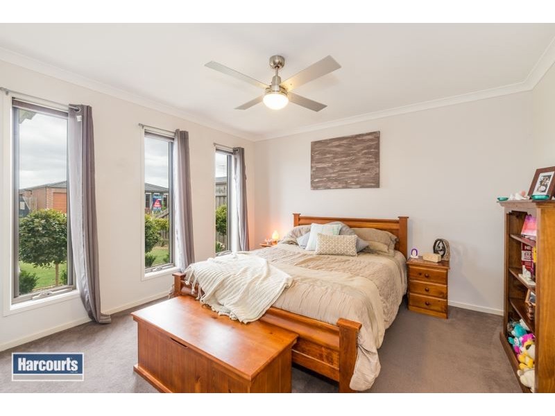 11 Yeoman Crescent, Leopold VIC 3224