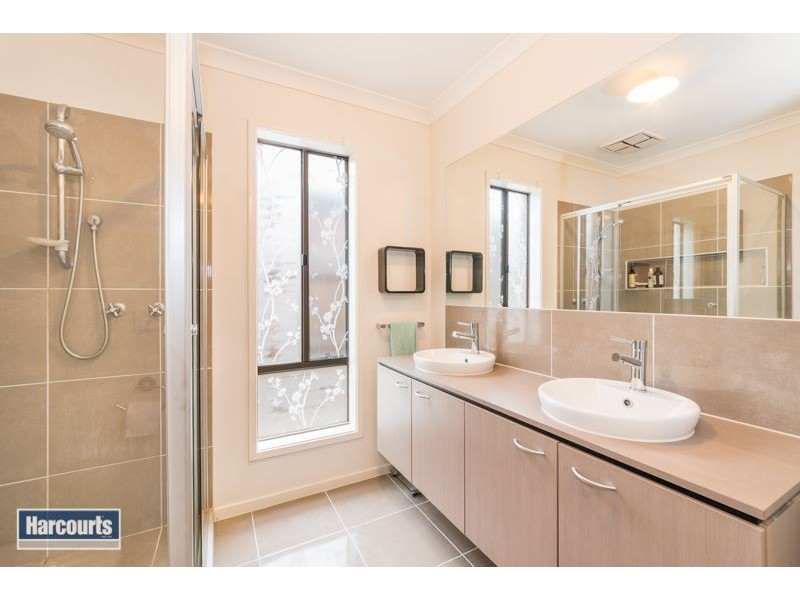 11 Yeoman Crescent, Leopold VIC 3224