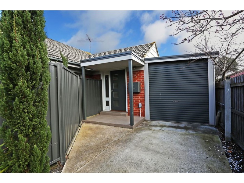 2/70 Wilsons Road, Newcomb VIC 3219