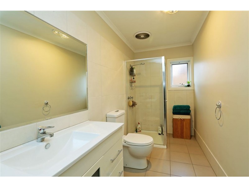 2/70 Wilsons Road, Newcomb VIC 3219
