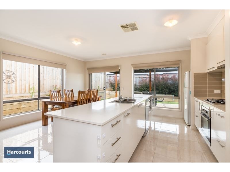 16 Shoaling Drive, Leopold VIC 3224