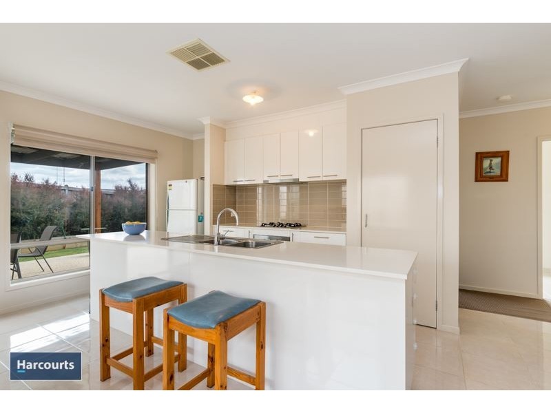 16 Shoaling Drive, Leopold VIC 3224