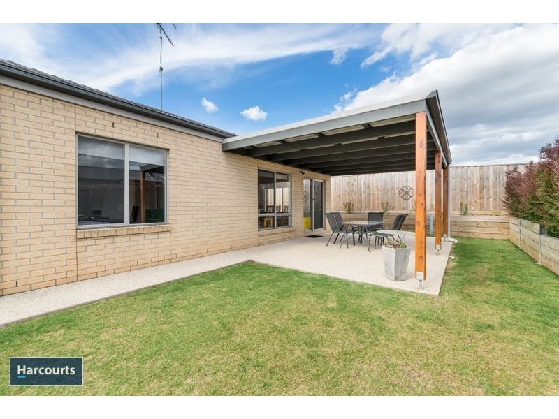 16 Shoaling Drive, Leopold VIC 3224