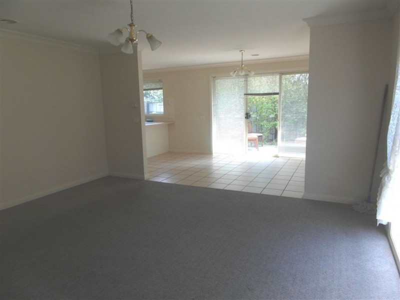 3/4 Chapel, Whittington VIC 3219