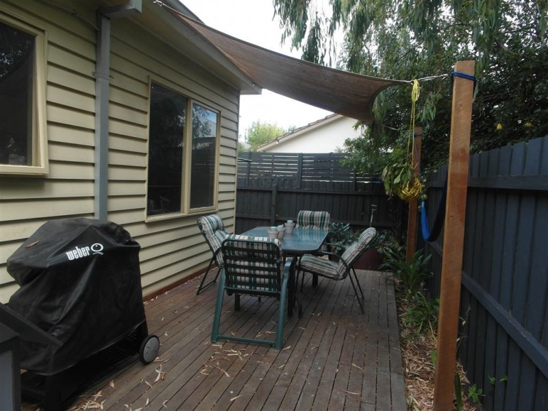 2/9 Addis Street, Geelong West VIC 3218