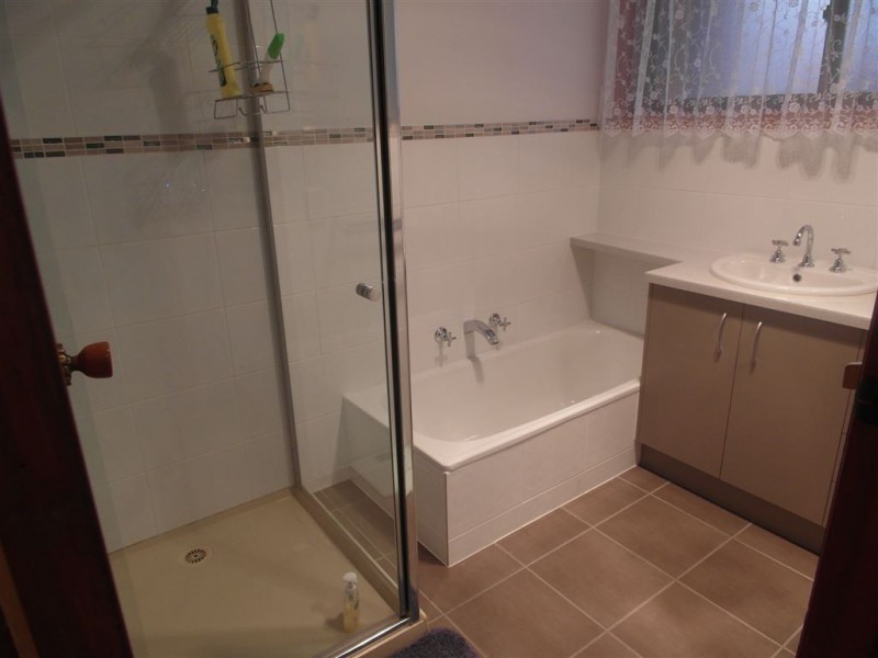 10 Lancaster ave, Newcomb VIC 3219