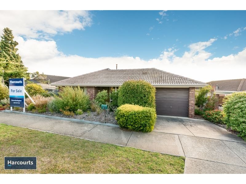 15 Woodleigh Close, Leopold VIC 3224