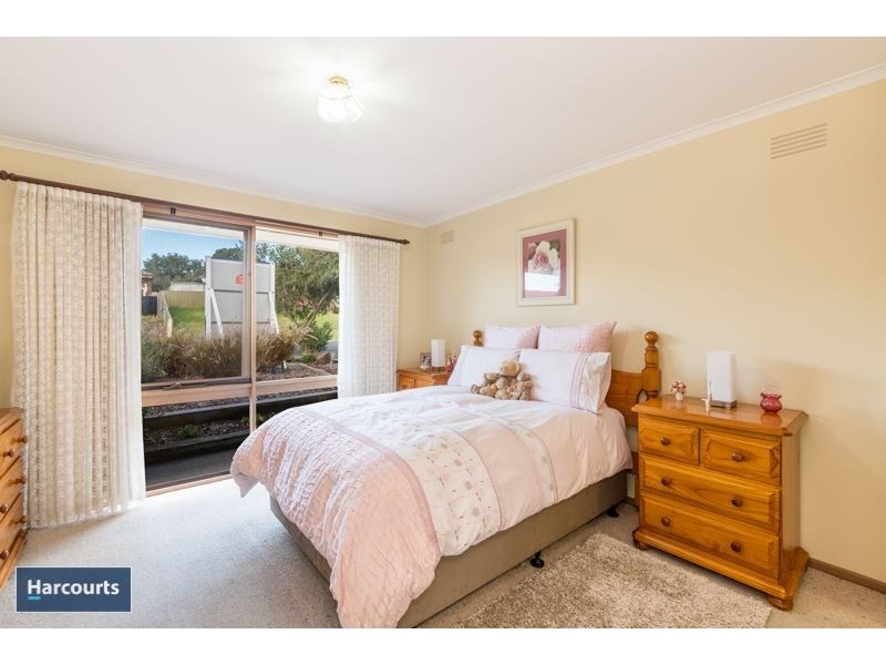 15 Woodleigh Close, Leopold VIC 3224