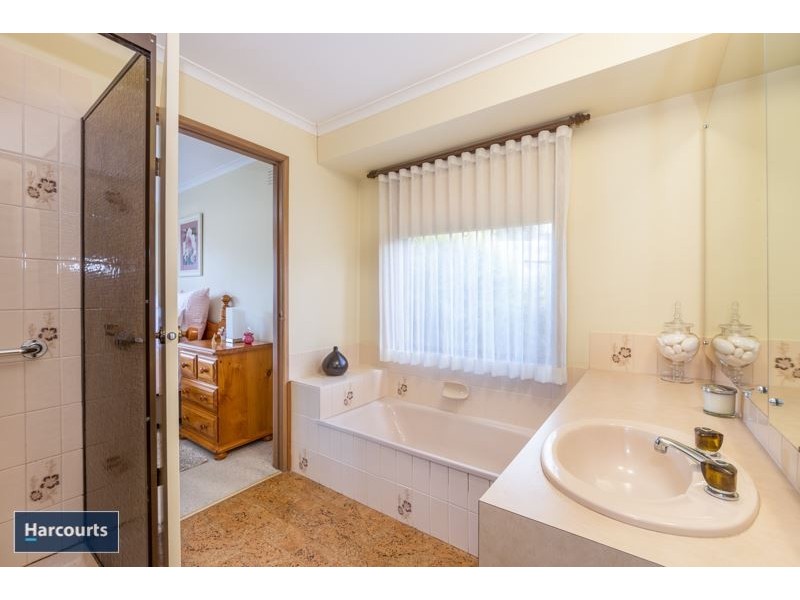 15 Woodleigh Close, Leopold VIC 3224