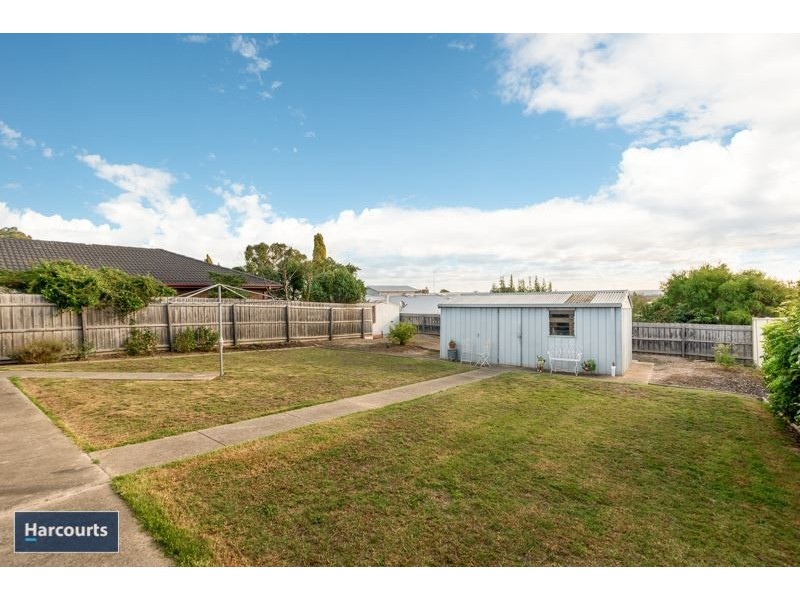 15 Woodleigh Close, Leopold VIC 3224