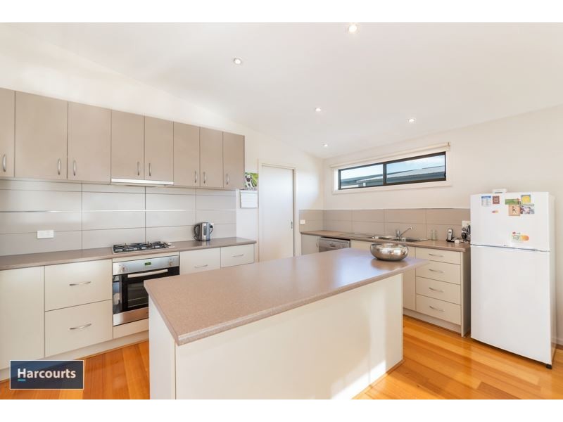 19 Province Boulevard, Highton VIC 3216