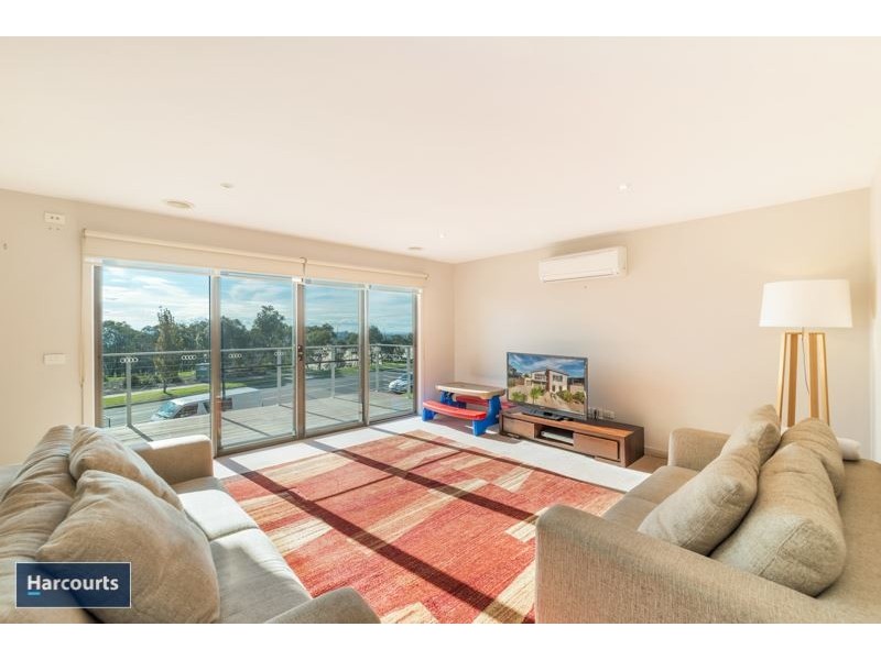 19 Province Boulevard, Highton VIC 3216