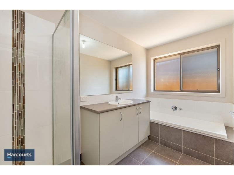 19 Province Boulevard, Highton VIC 3216