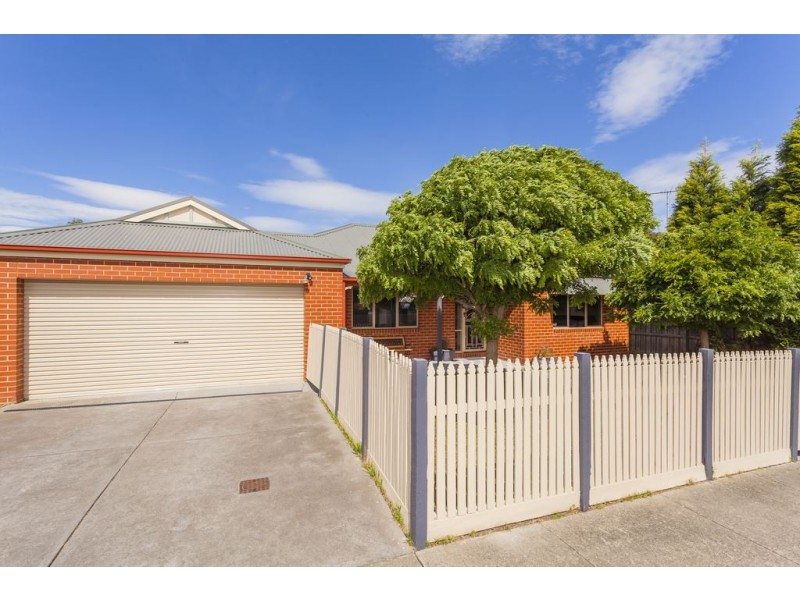 29 Helmer Crescent, East Geelong VIC 3219