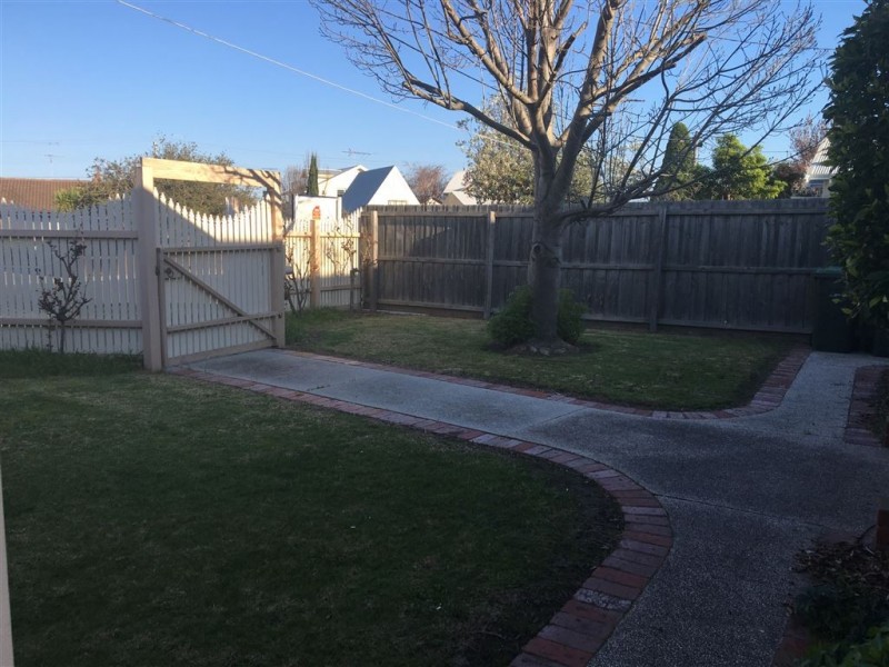 8 Lindon Street, East Geelong VIC 3219