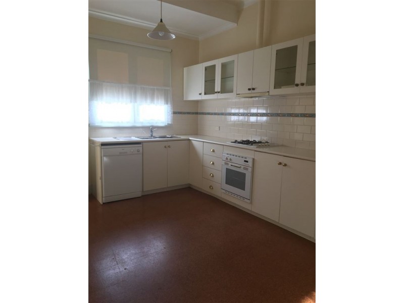 8 Lindon Street, East Geelong VIC 3219
