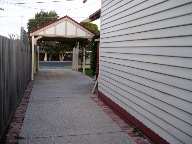 8 Lindon Street, East Geelong VIC 3219