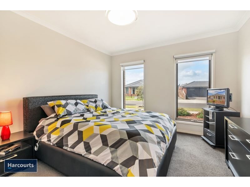 23 Yeoman Crescent, Leopold VIC 3224
