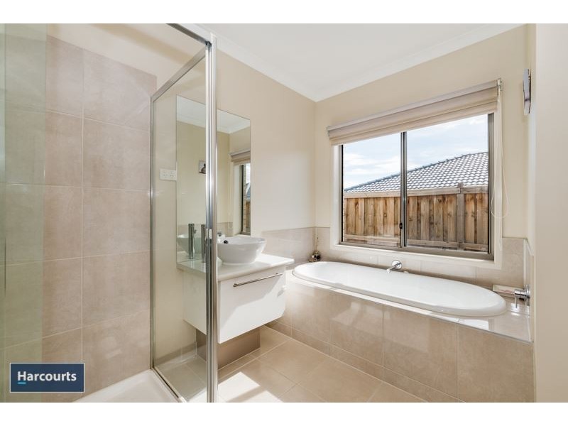 16 Shoaling Drive, Leopold VIC 3224