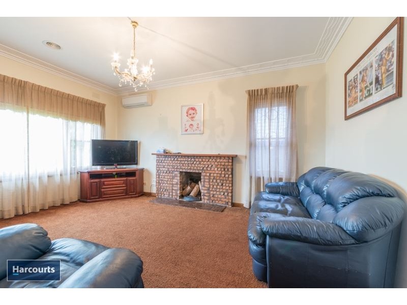 9 Hinchcliff Crescent, Newcomb VIC 3219