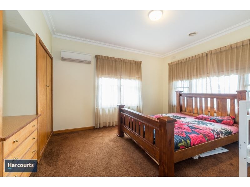 9 Hinchcliff Crescent, Newcomb VIC 3219