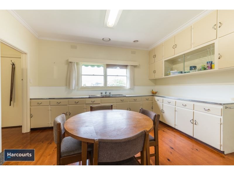 9 Hinchcliff Crescent, Newcomb VIC 3219