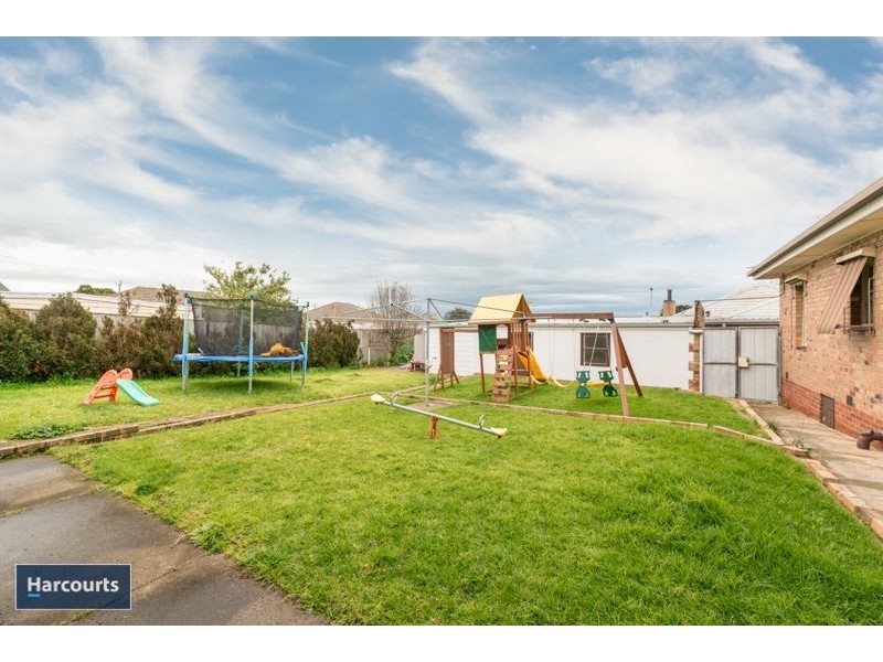 9 Hinchcliff Crescent, Newcomb VIC 3219