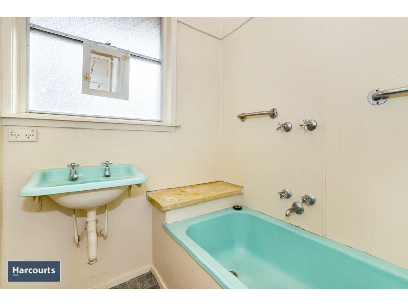 9 Winstanley Road, East Geelong VIC 3219
