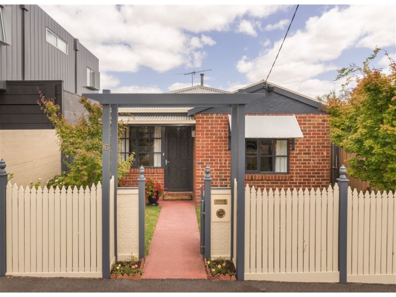 16 Pescott Street, Newtown VIC 3220