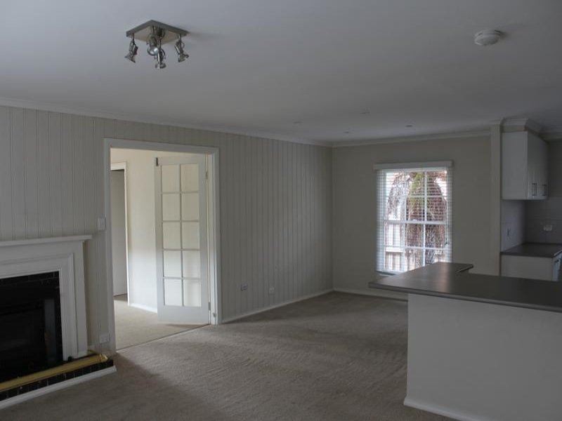 1/70 Wilsons Road, Newcomb VIC 3219