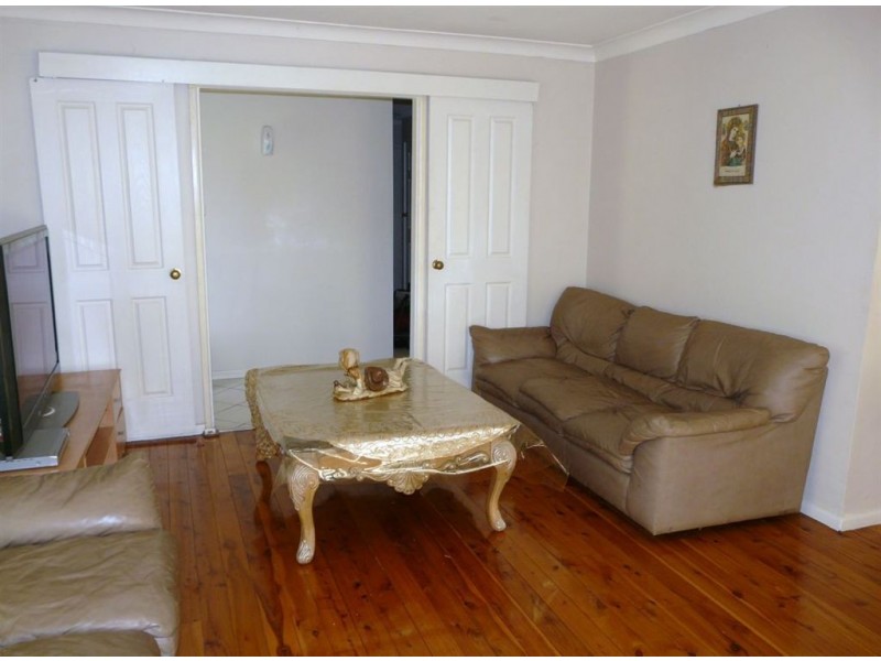 16 Hughes Avenue, Richmond NSW 2753