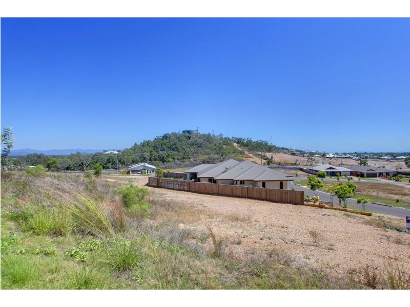 16 Harrier Court, Bushland Beach QLD 4818