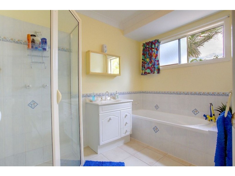 7 Almond Court, Bushland Beach QLD 4818
