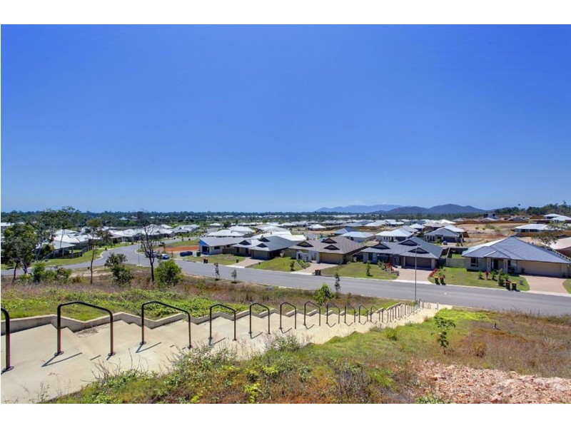 76 Hillock Crescent, Bushland Beach QLD 4818
