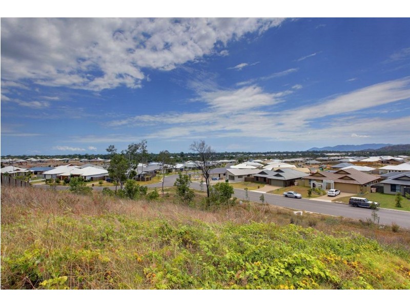 76 Hillock Crescent, Bushland Beach QLD 4818