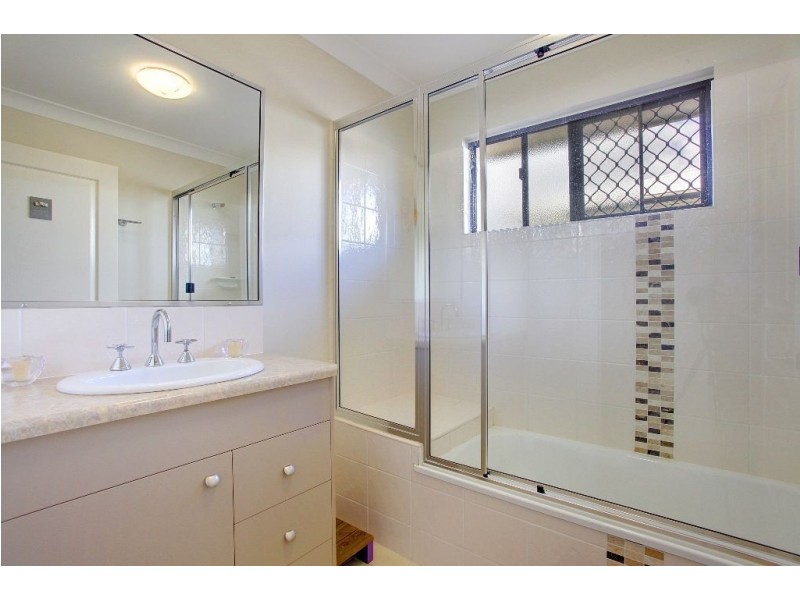 1 Mentmore Court, Bushland Beach QLD 4818