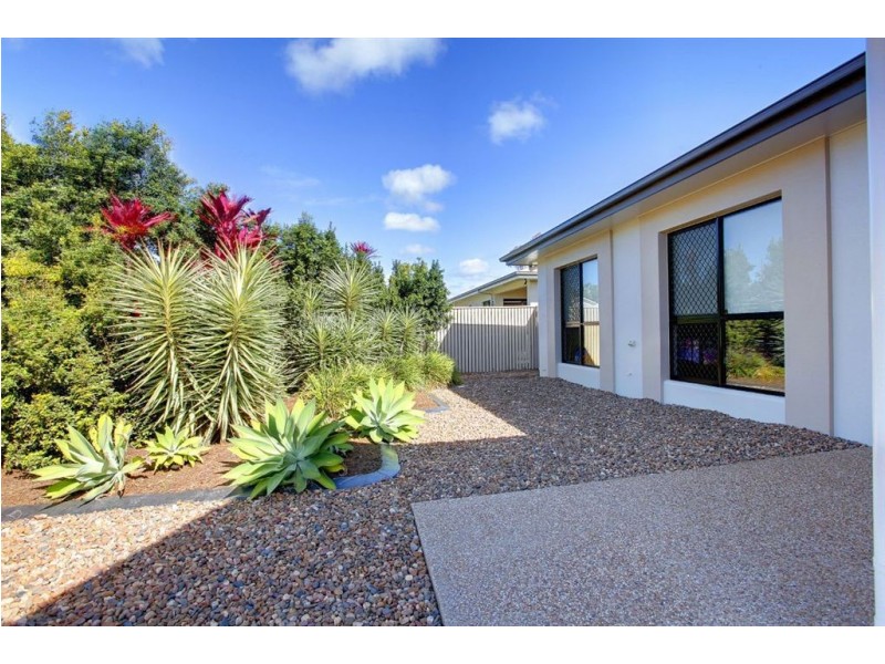 3 Bluff Street, Bushland Beach QLD 4818