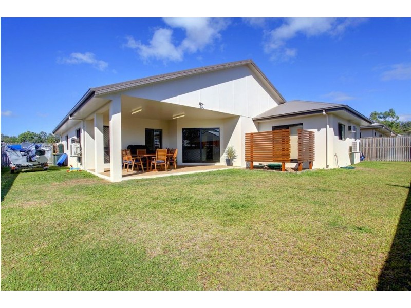 3 Bluff Street, Bushland Beach QLD 4818
