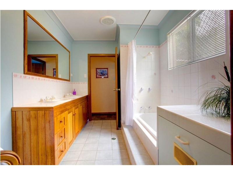 3 Sandalan Court, Bushland Beach QLD 4818